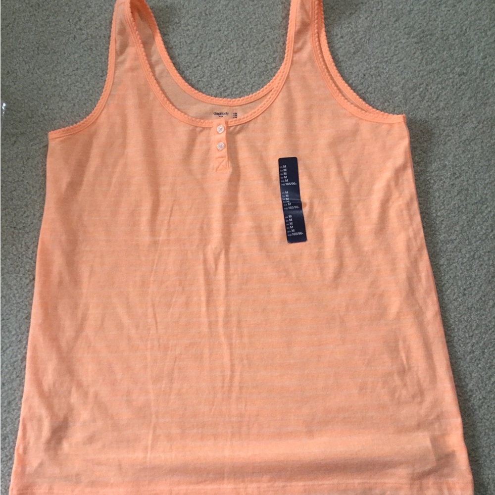 GAP TOPS SHORT SLEEVE & TANK TOP MEDIUM - Picture 3 of 4